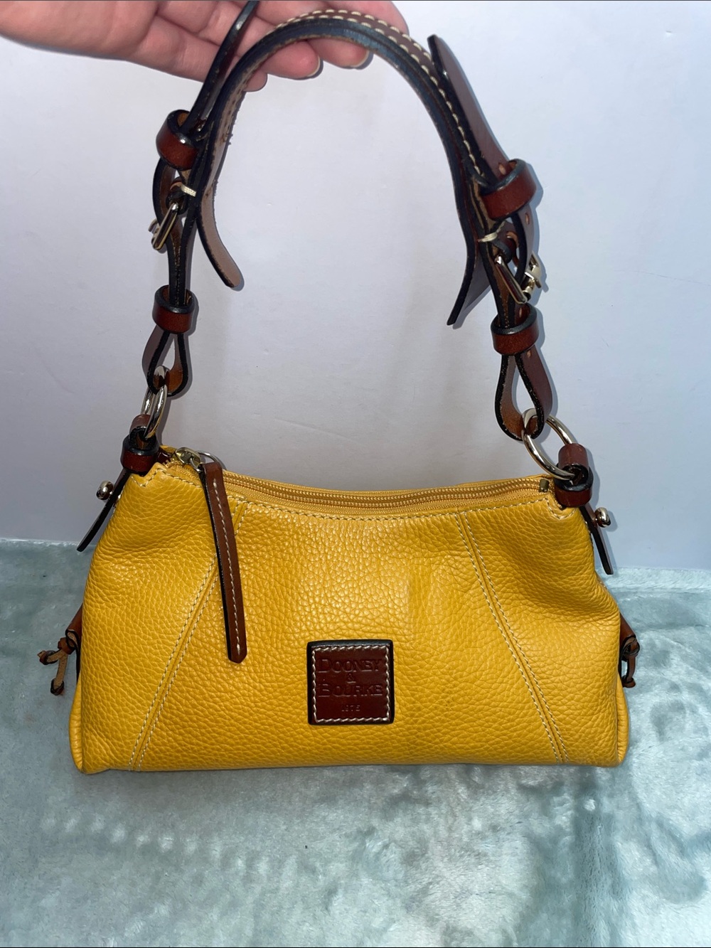 Dooney & Bourke E/W Hobo